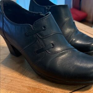 Clarks Black Ankle Booties Black 10M